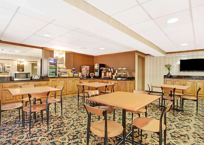 Days Inn By Wyndham Newport News City Center Oyster Point