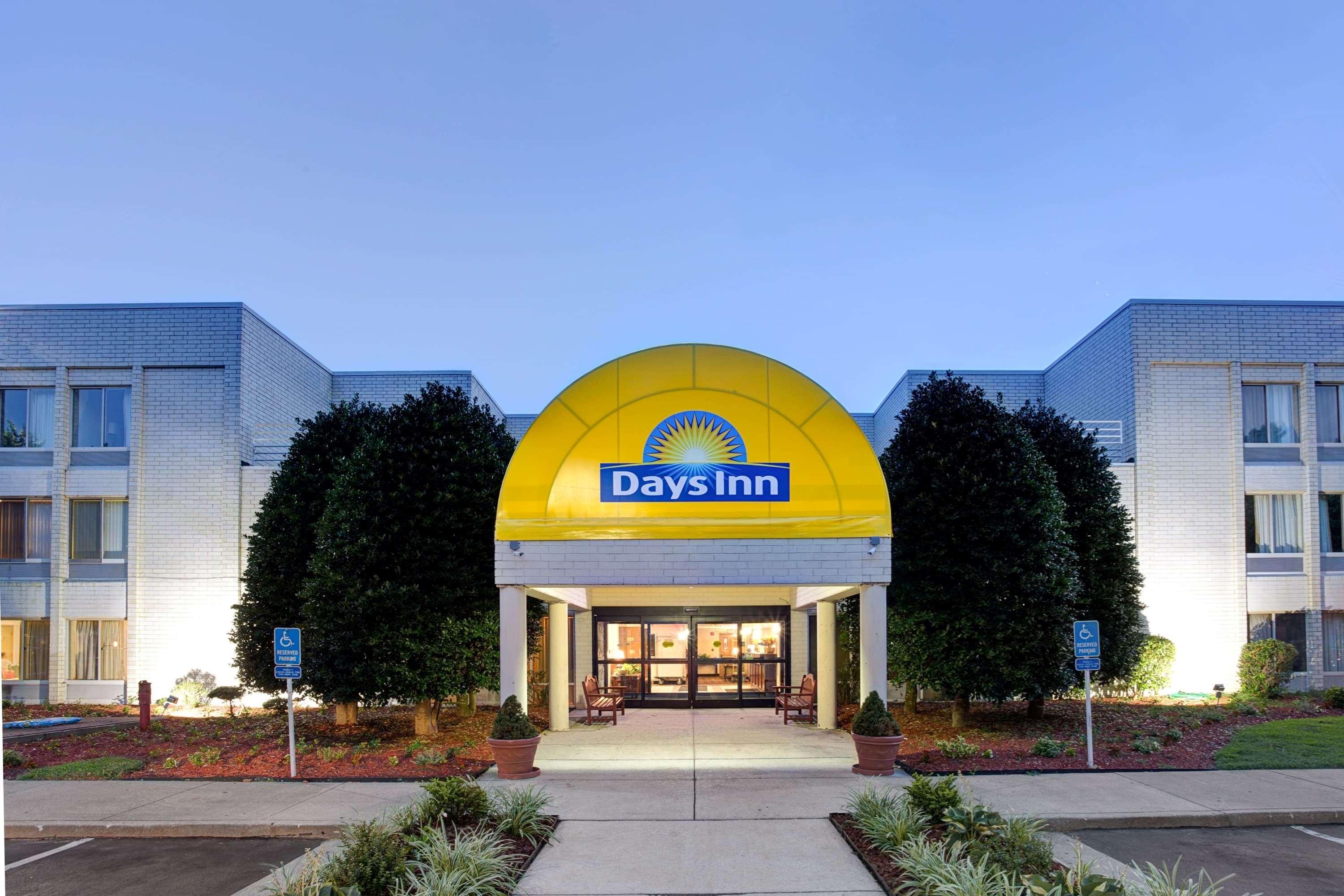 Days By Wyndham Center Oyster Point *
