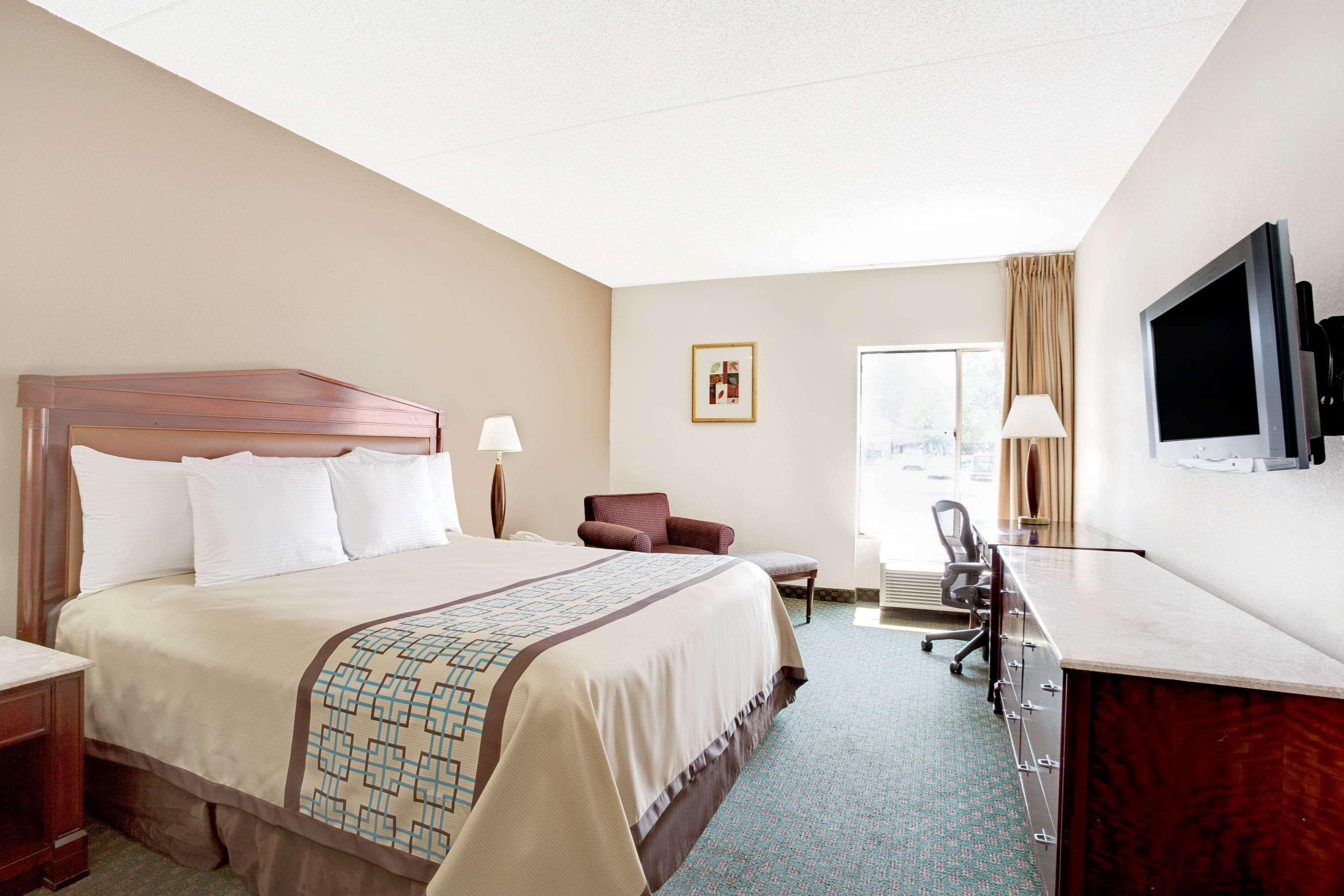 Days By Wyndham Center Oyster Point Newport News