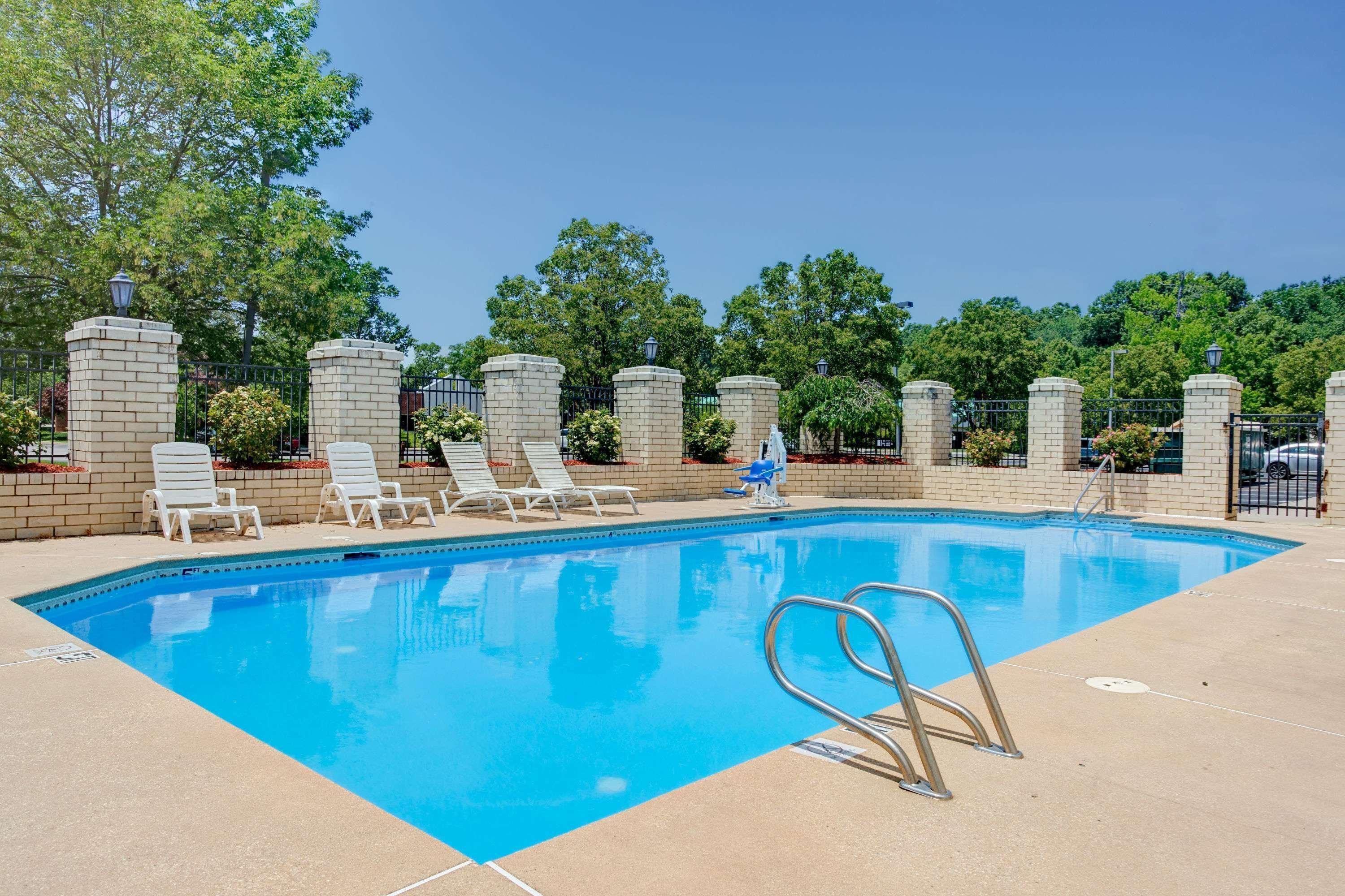 Days By Wyndham Center Oyster Point Newport News