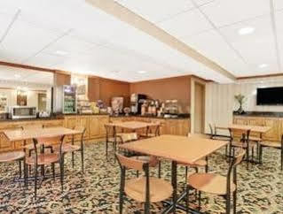 Days By Wyndham Center Oyster Point Hotel